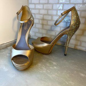 Gucci Nude Satin and Swarovski Heels - size 37